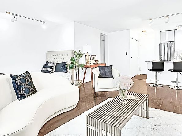 240 East 35th Street 8C, New York NY 10016