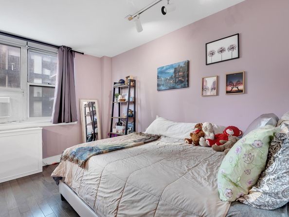 240 East 35th Street 8C, New York NY 10016