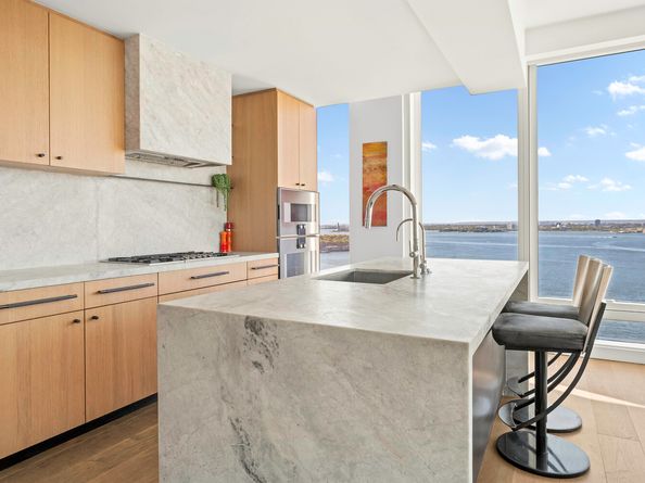 50 Bridge Park Drive 21B, Brooklyn NY 11201