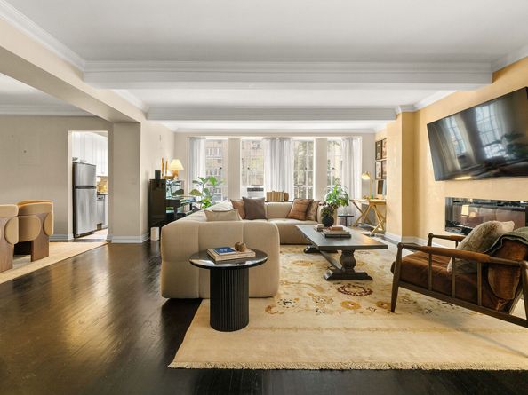340 West 57th Street 2B, New York NY 10019