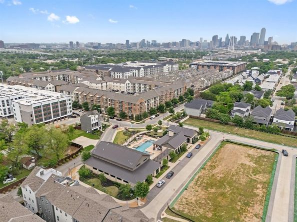 2635  Carmelita Street , Dallas Texas 75212
