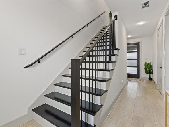 2635  Carmelita Street , Dallas Texas 75212