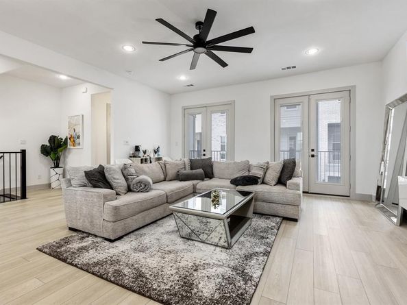 2635  Carmelita Street , Dallas Texas 75212