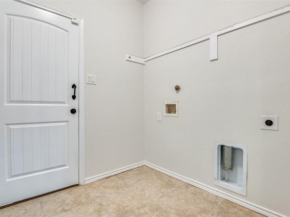 1404  Majestic Meadows Drive , Glenn Heights Texas 75154