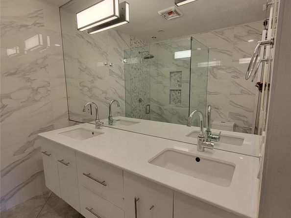 2901  Country Place Circle , Carrollton Texas 75006