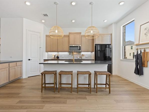 7577  Laburnam Road , Dallas Texas 75228