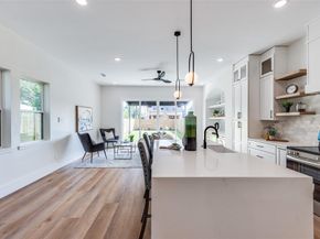 2412  Jeffries Street , Dallas Texas 75215