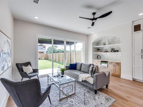 2412  Jeffries Street , Dallas Texas 75215