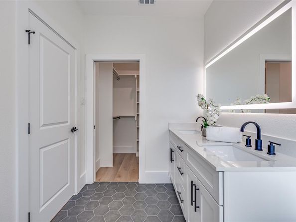 2412  Jeffries Street , Dallas Texas 75215