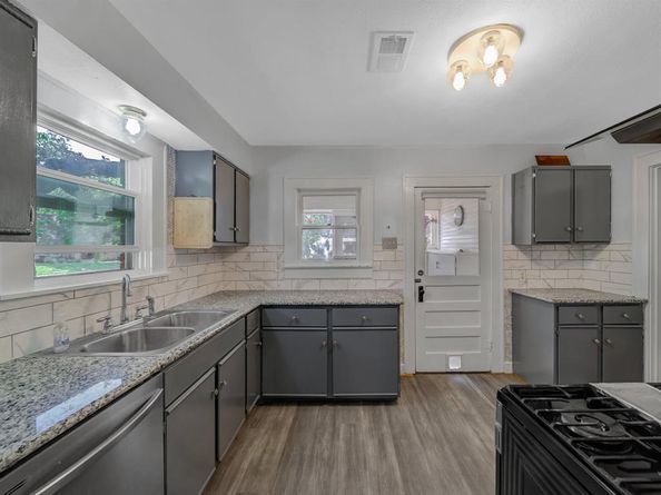 1412 N Riverside Drive , Fort Worth Texas 76111