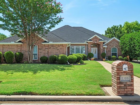1310  Brittany Lane , Mansfield Texas 76063