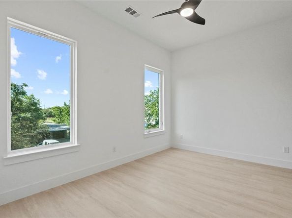 1821  Pollard Street , Dallas Texas 75208