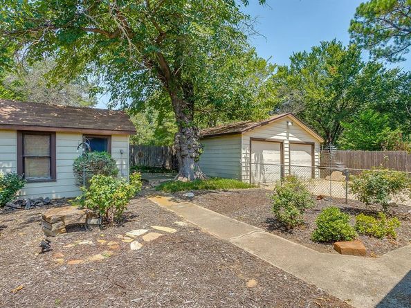 2415  Embrey Place , Fort Worth Texas 76111