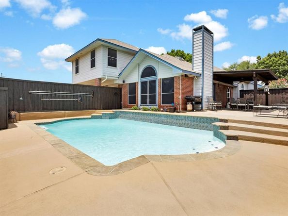806  Red Oak Drive , Lewisville Texas 75067