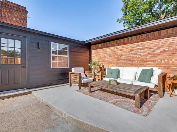 4714  Crownpoint Circle , Dallas Texas 75232