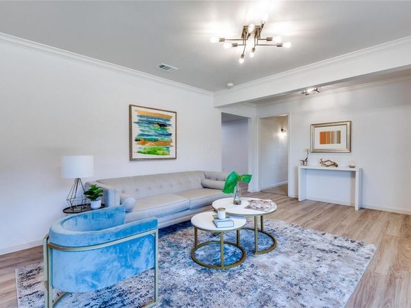 4714  Crownpoint Circle , Dallas Texas 75232