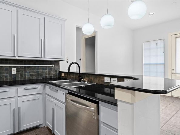 1136  Pedernales Trail , Irving Texas 75063