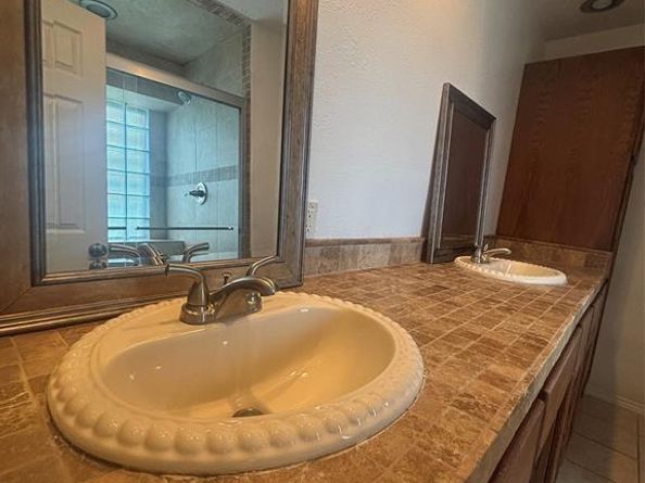 3210  Andrea Lane , Garland Texas 75040
