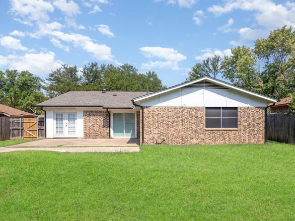 1008  Almond Drive , Mansfield Texas 76063