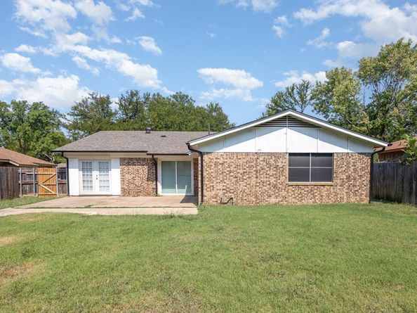 1008  Almond Drive , Mansfield Texas 76063