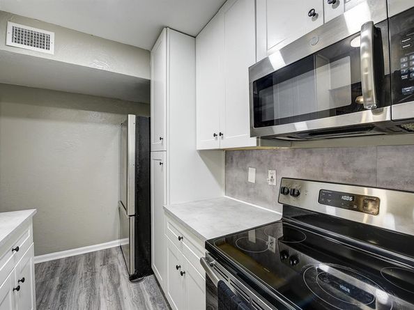 2804  Escada Drive  103, Farmers Branch Texas 75234