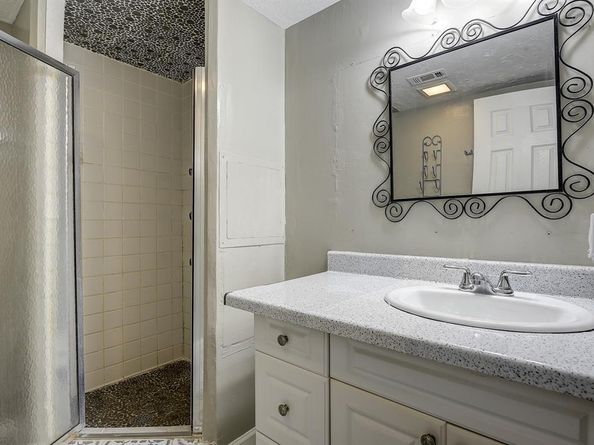 2804  Escada Drive  103, Farmers Branch Texas 75234