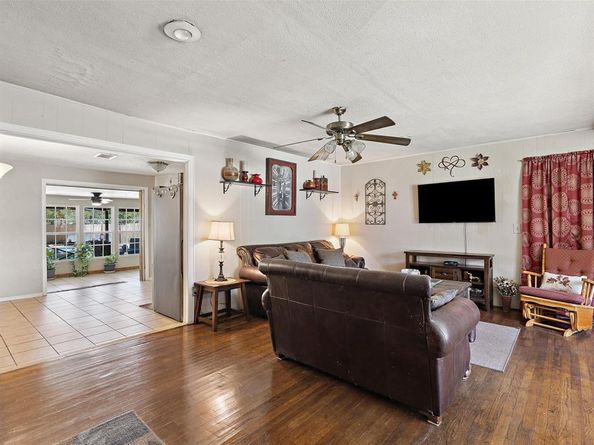 715  Lakeside Drive , Azle Texas 76020