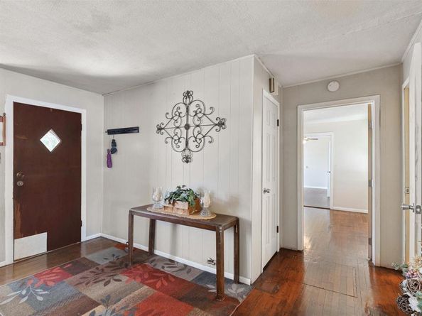 715  Lakeside Drive , Azle Texas 76020