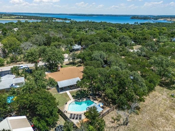 715  Lakeside Drive , Azle Texas 76020