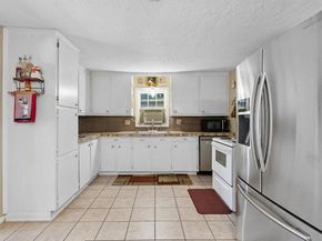 715  Lakeside Drive , Azle Texas 76020