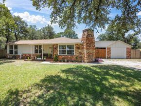715  Lakeside Drive , Azle Texas 76020