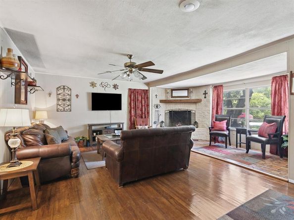 715  Lakeside Drive , Azle Texas 76020