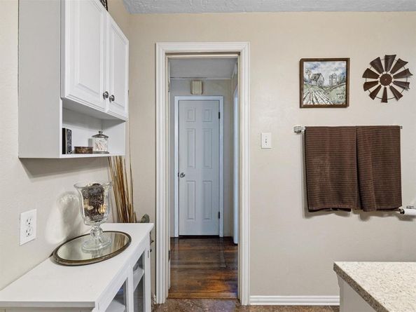 715  Lakeside Drive , Azle Texas 76020