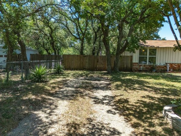 715  Lakeside Drive , Azle Texas 76020