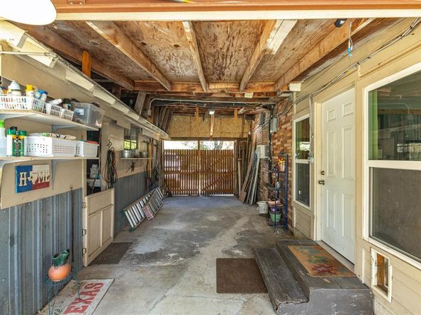 715  Lakeside Drive , Azle Texas 76020