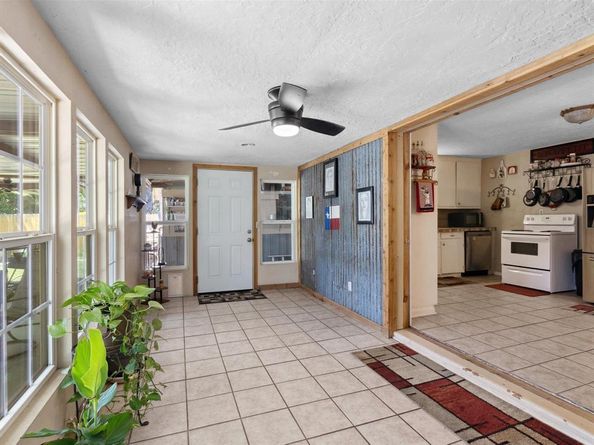 715  Lakeside Drive , Azle Texas 76020
