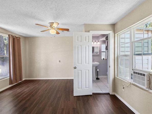 715  Lakeside Drive , Azle Texas 76020