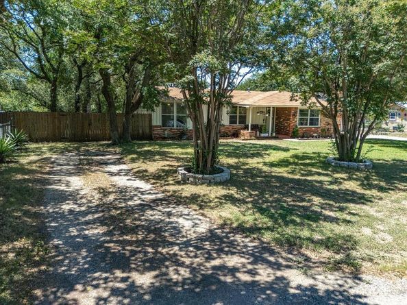715  Lakeside Drive , Azle Texas 76020