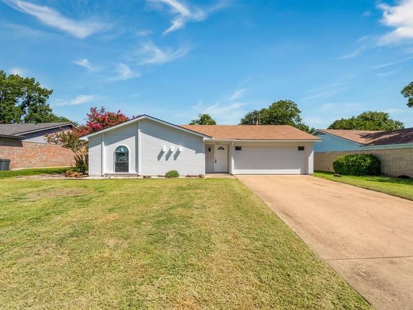 1617 S Timber Court , Benbrook Texas 76126