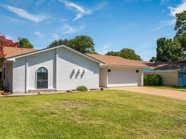 1617 S Timber Court , Benbrook Texas 76126