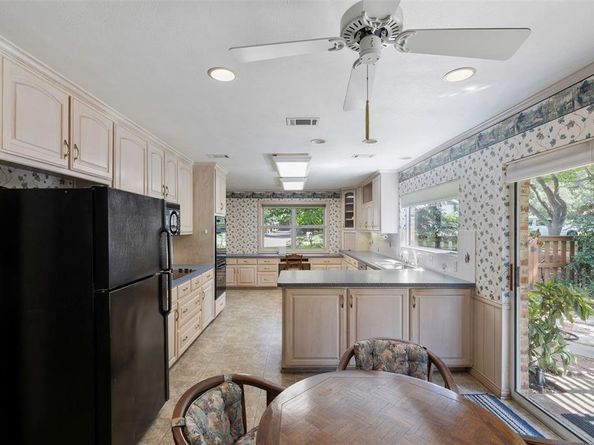 813  Pleasant Valley Lane , Richardson Texas 75080