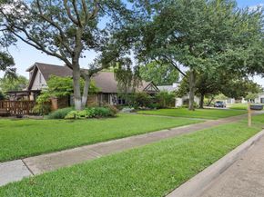 813  Pleasant Valley Lane , Richardson Texas 75080