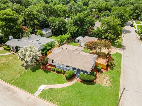 6453  Drury Lane , Fort Worth Texas 76116