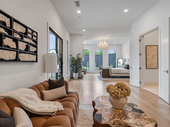 5615  Lobello Drive , Dallas Texas 75229