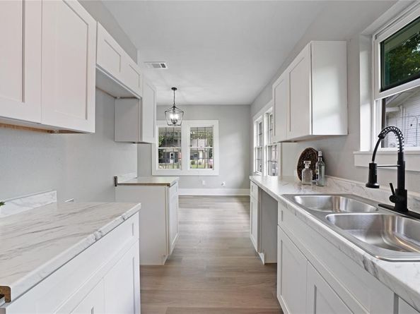 2827  Burger Avenue , Dallas Texas 75215