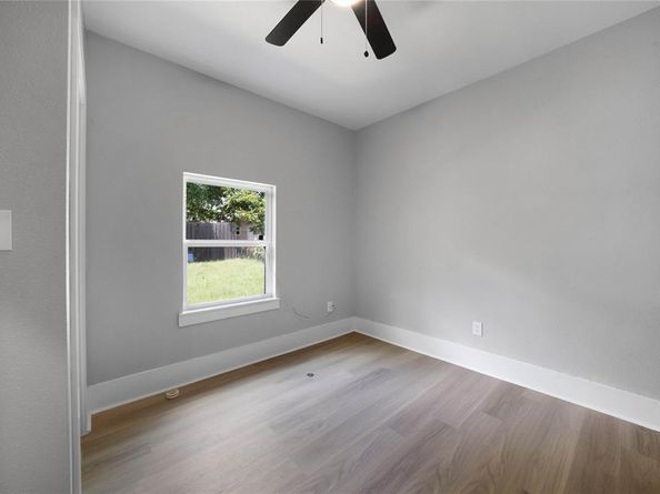 2827  Burger Avenue , Dallas Texas 75215