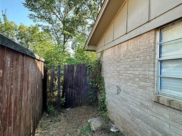 817  Kelley Drive , Everman Texas 76140