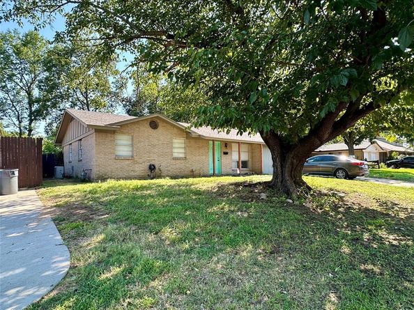 817  Kelley Drive , Everman Texas 76140