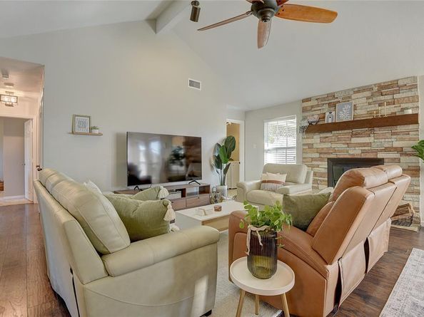 2306  Shadyoaks Lane , Rowlett Texas 75088