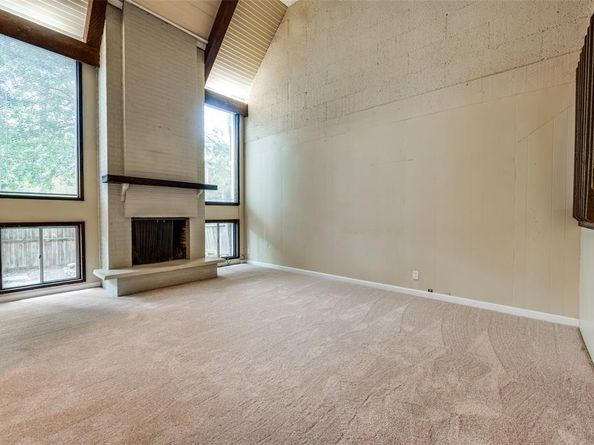 412  Hollyhill Lane , Denton Texas 76205